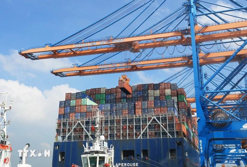 “Phủ xanh” hạ tầng cảng biển đang đặt ra nhiều thách thức?