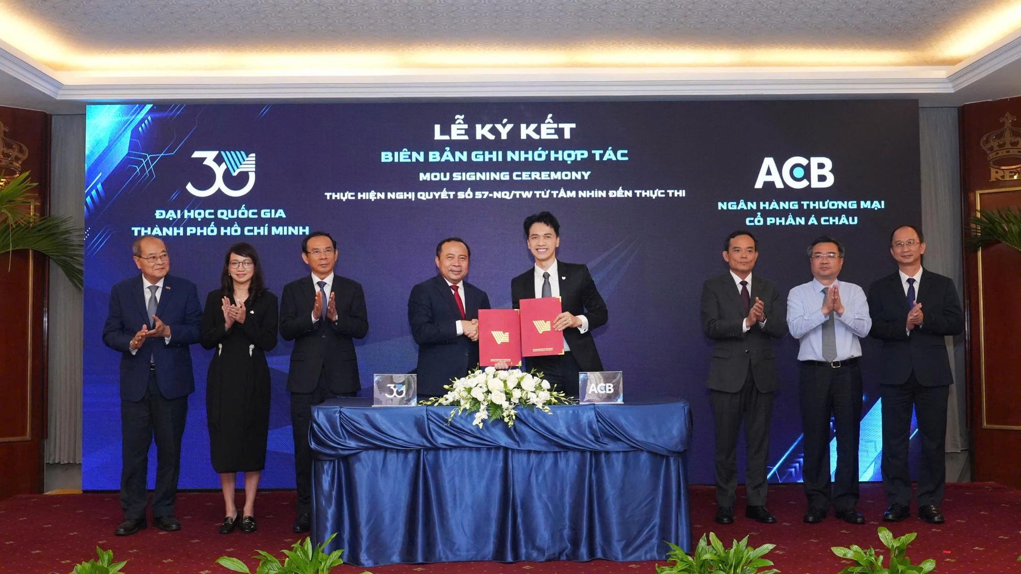 ACB và Đại học Quốc gia TPHCM hợp tác để cùng kiến tạo hệ sinh thái đổi mới từ mô hình 'Nhà nước-Nhà trường-Doanh nghiệp'