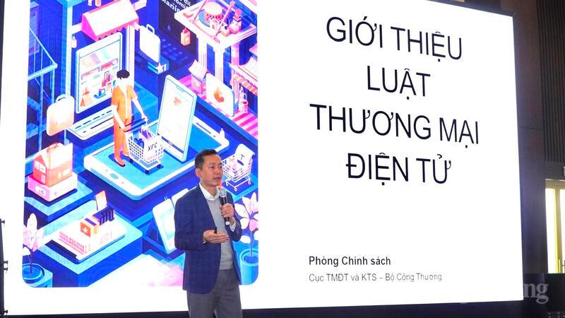 Luật Thương mại điện tử: 'Cầm cương' thị trường tiêu thụ số