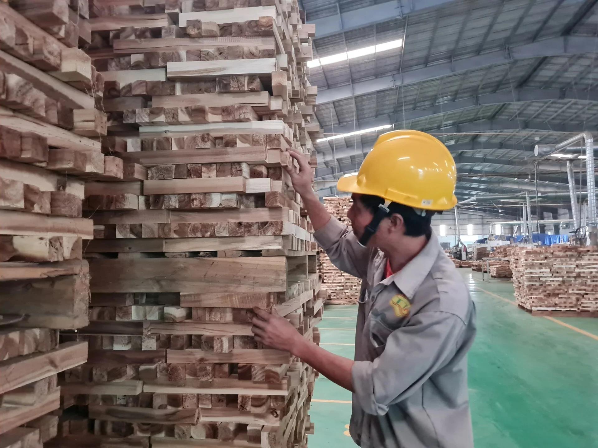 Doanh nghiệp gỗ và rau quả xoay xở khi chi phí logistics tăng mạnh