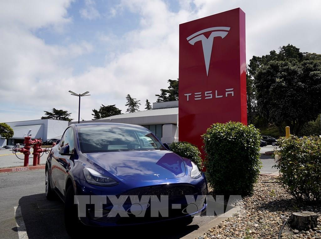 tesla-chi-20-ty-usd-xoay-truc-sang-ai-va-robot