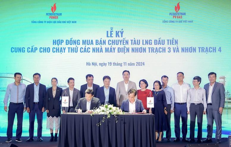 pv-gas-va-pv-power-ky-hop-dong-mua-ban-chuyen-tau-lng-dau-tien-cung-cap-cho-chay-thu-cac-nha-may-dien