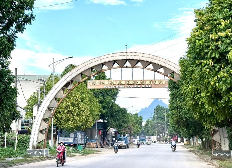 hoa-binh-day-manh-quan-he-ngoai-giao-hop-tac-kinh-te-de-thu-hut-dau-tu