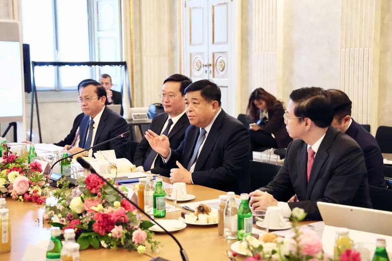 hoan-nghenh-tap-doan-ngan-hang-tai-chinh-lon-nhat-italy-dong-hanh-cung-kinh-te-viet-nam