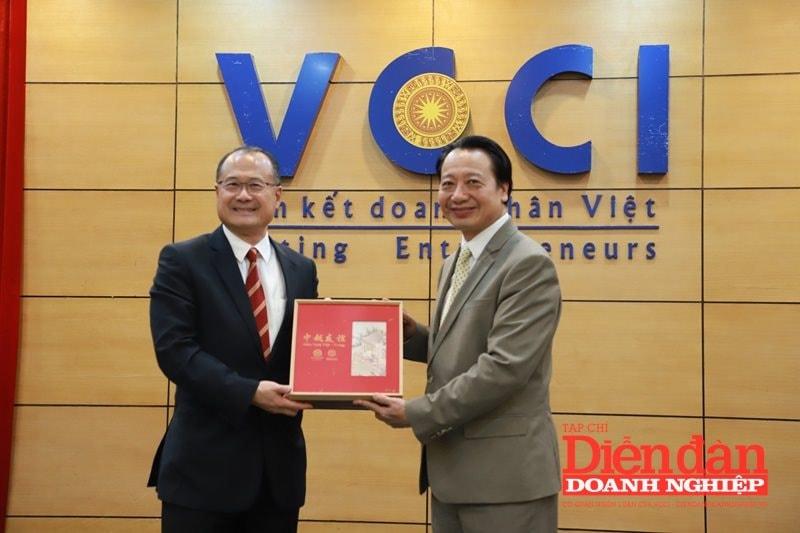 tang-cuong-hop-tac-doanh-nghiep-viet-nam-va-khu-vuc-vinh-lon-quang-dong-hong-kong-ma-cao