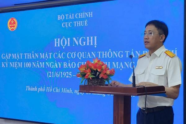 khong-co-chuyen-nguoi-ban-hang-rong-ban-nuoc-via-he-phai-dung-hoa-don-dien-tu