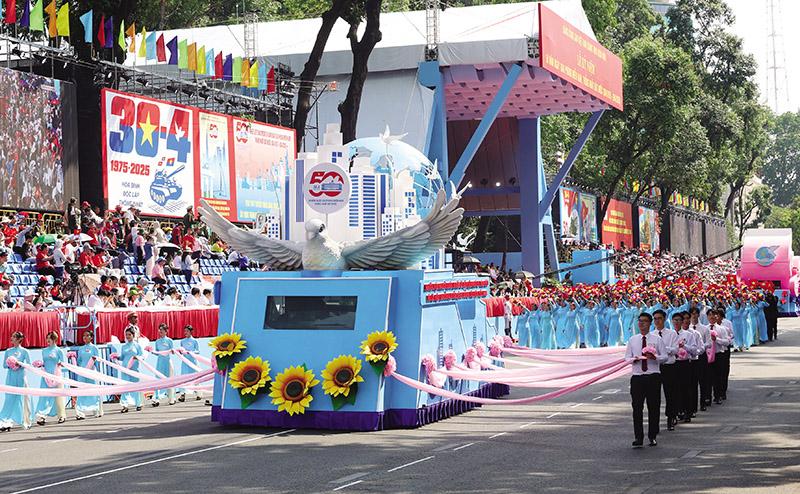 co-do-va-vi-the-cua-viet-nam-sau-50-nam-dat-nuoc-thong-nhat