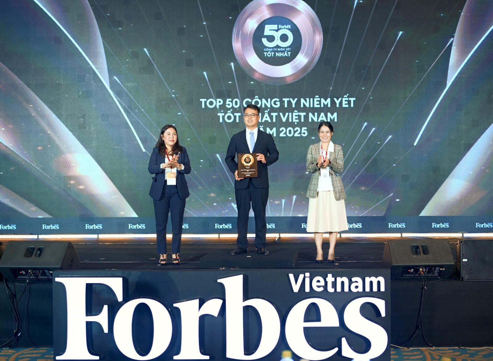 FPT Retail được vinh danh “Top 50 công ty niêm yết tốt nhất Việt Nam” của Forbes