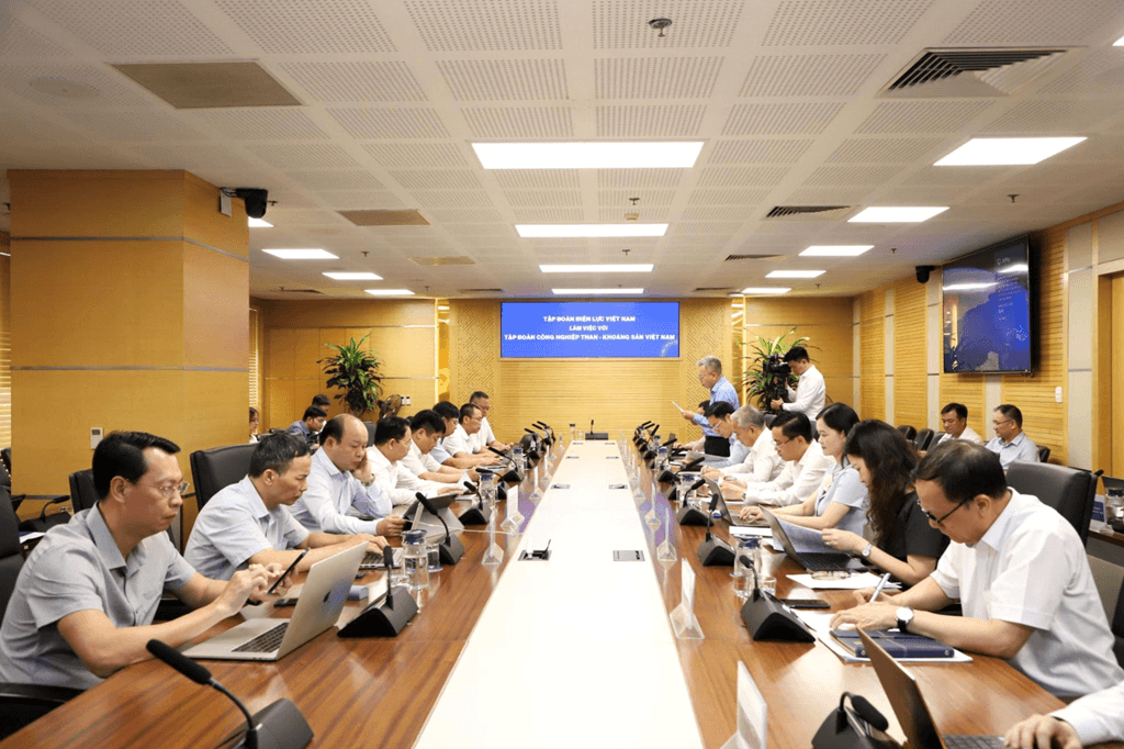 evn-va-tkv-hop-tac-dam-bao-cung-cap-than-on-dinh-cho-cac-nha-may-dien