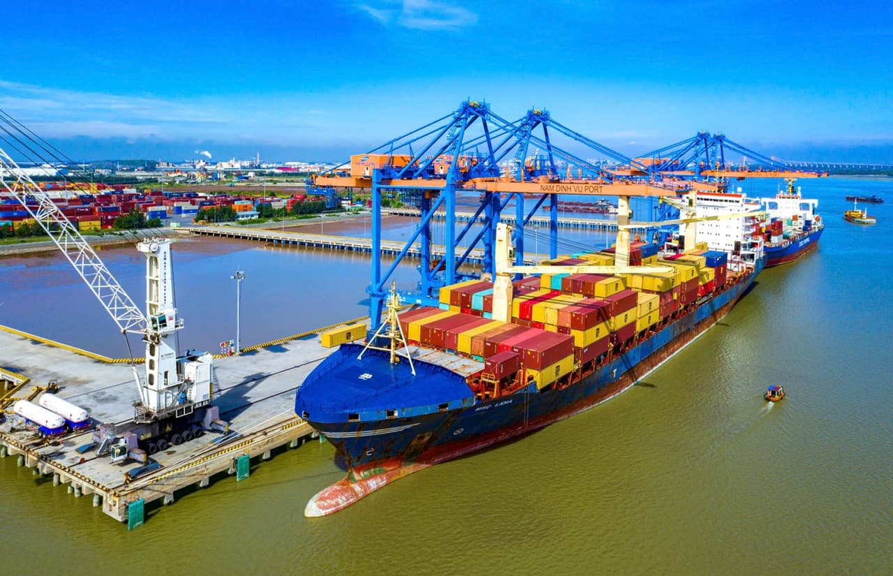 mien-nhieu-khoan-phi-le-phi-ho-tro-doanh-nghiep-giao-thong-van-tai