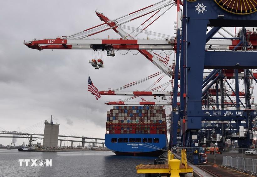 Tổng thống Donald Trump thông báo thu về hàng trăm tỷ USD thuế quan