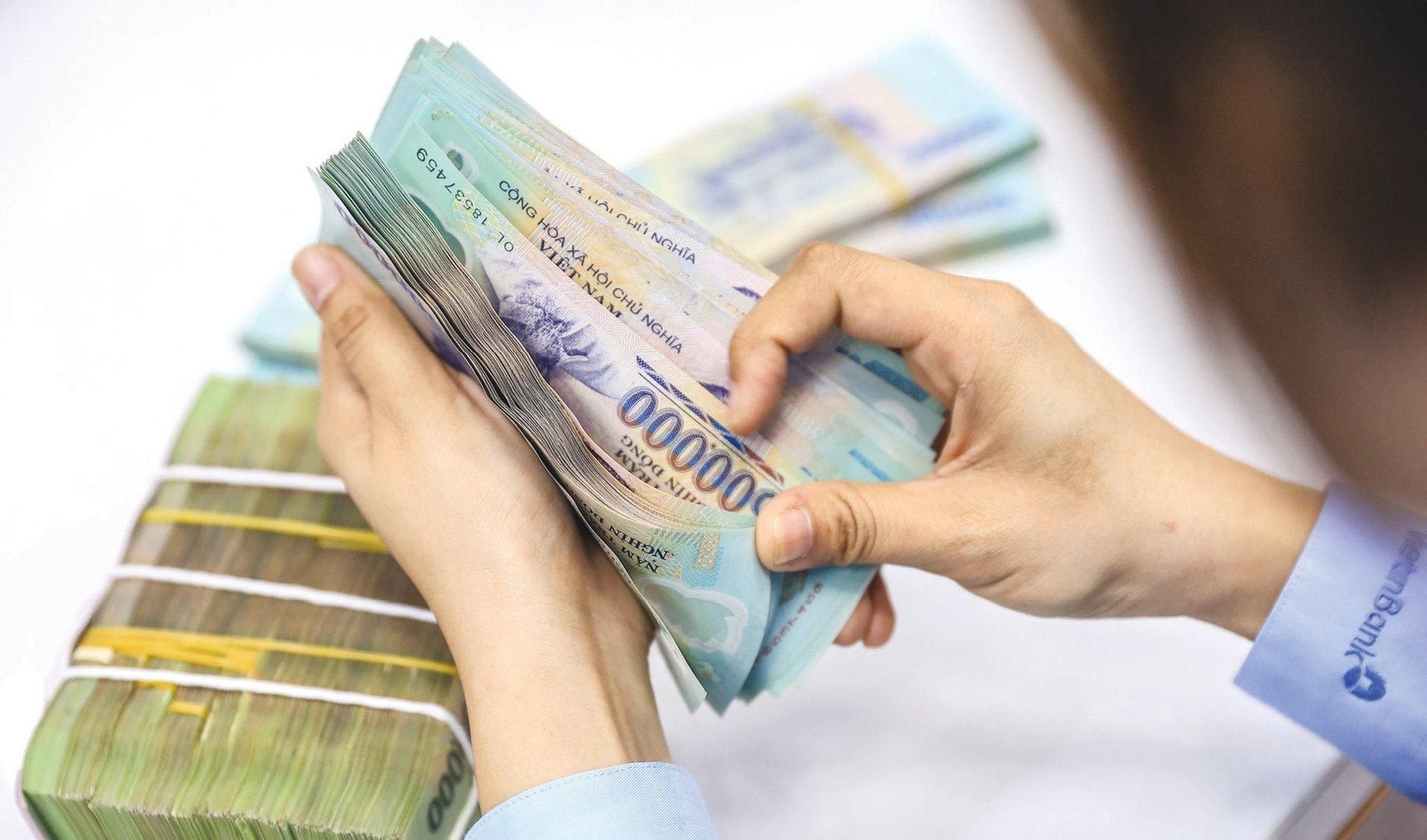 Doanh nghiệp 'găm vốn chờ thời': Lợi thế tiền tươi và mặt trái