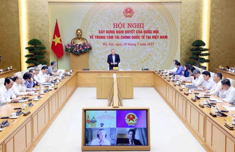 Phát triển 1 trung tâm tài chính quốc tế tại Việt Nam, nhưng hoạt động ở 2 thành phố