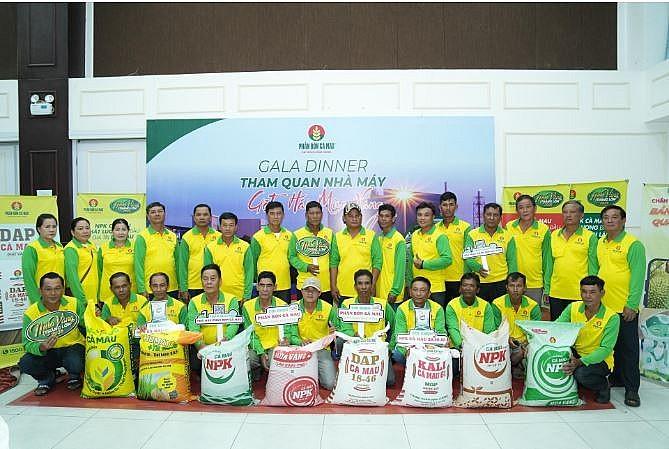 phan-bon-ca-mau-chu-dong-bat-nhip-vu-dong-xuan-2025