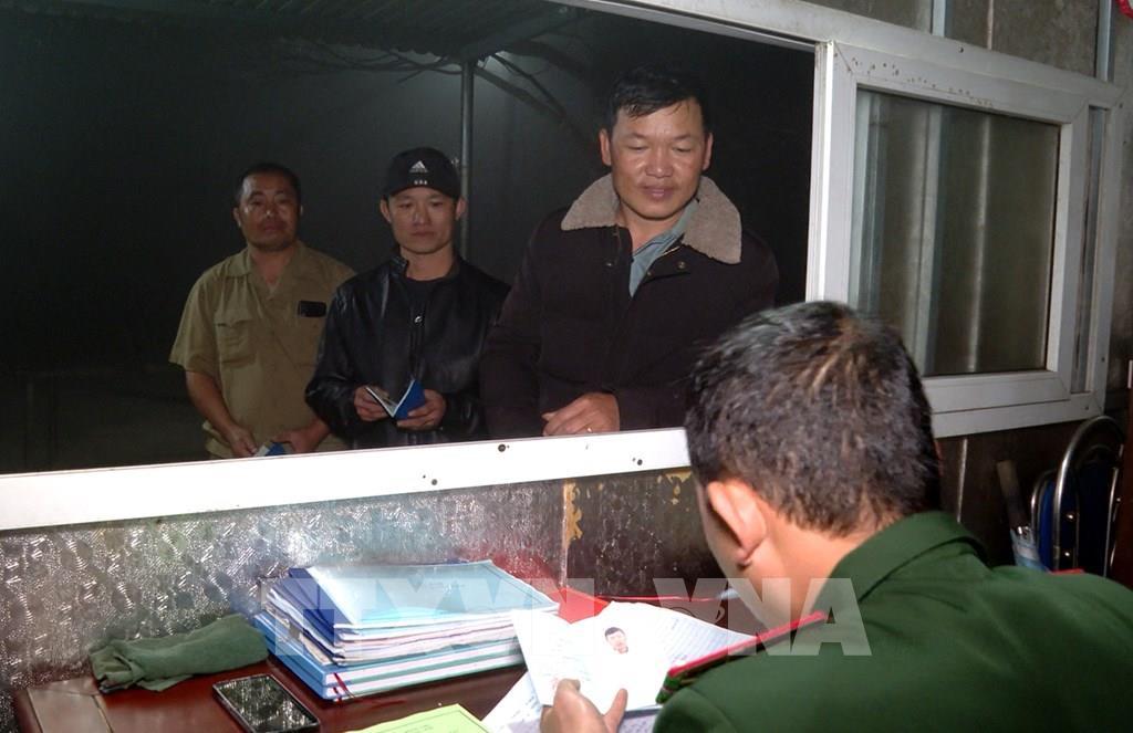 cho-phep-thong-thuong-qua-hai-cua-khau-phu-voi-lao