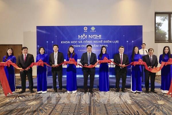 techshow-2025-gioi-thieu-loat-cong-nghe-moi-cua-nganh-dien