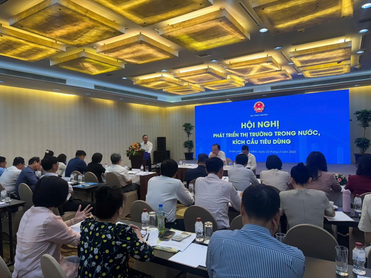 tim-giai-phap-kich-cau-tieu-dung-noi-dia