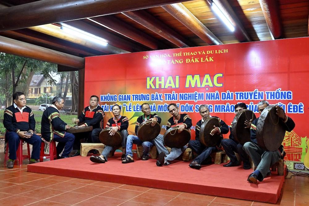 Vận dụng di sản cho phát triển công nghiệp văn hóa