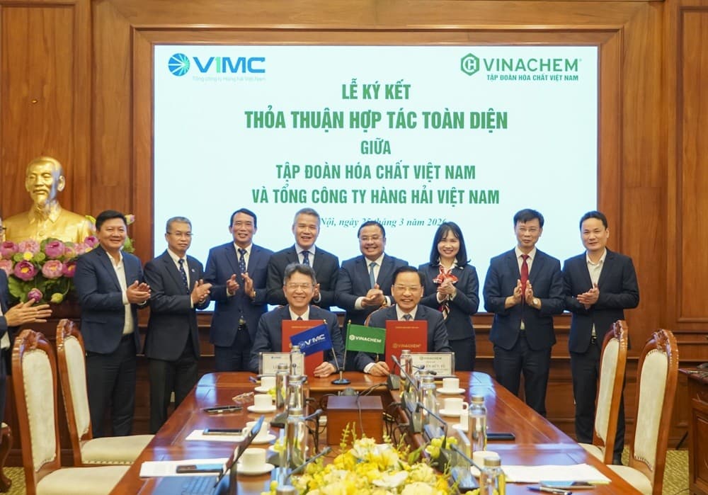 Vinachem và Tổng công ty Hàng hải Việt Nam ký kết thỏa thuận hợp tác toàn diện