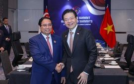 thu-tuong-de-nghi-singapore-ho-tro-phat-trien-mot-so-nganh-cong-nghiep-chien-luoc