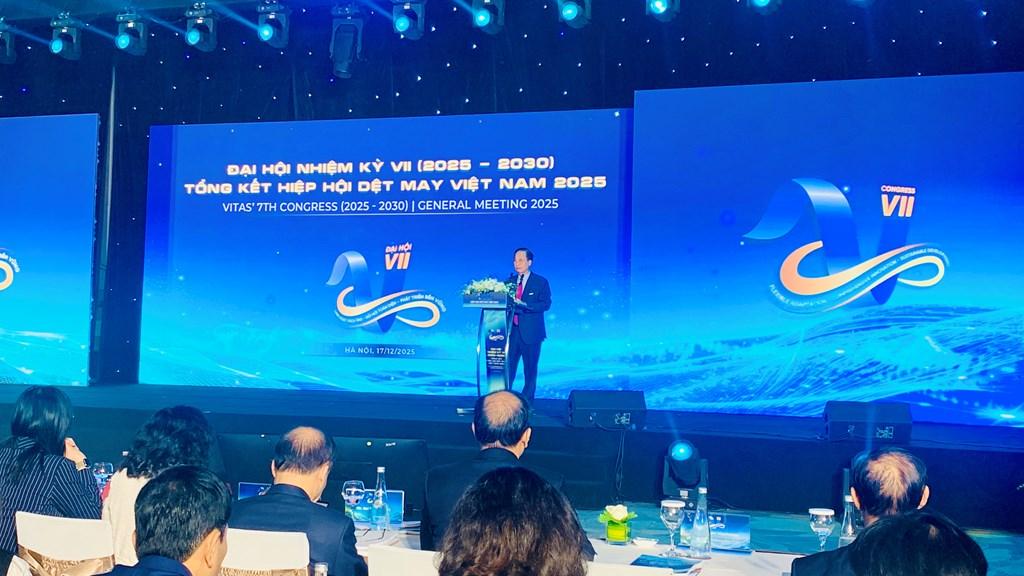 Xuất khẩu dệt may năm 2025 ước đạt 46 tỷ USD, giữ vị thế Top 3 thế giới