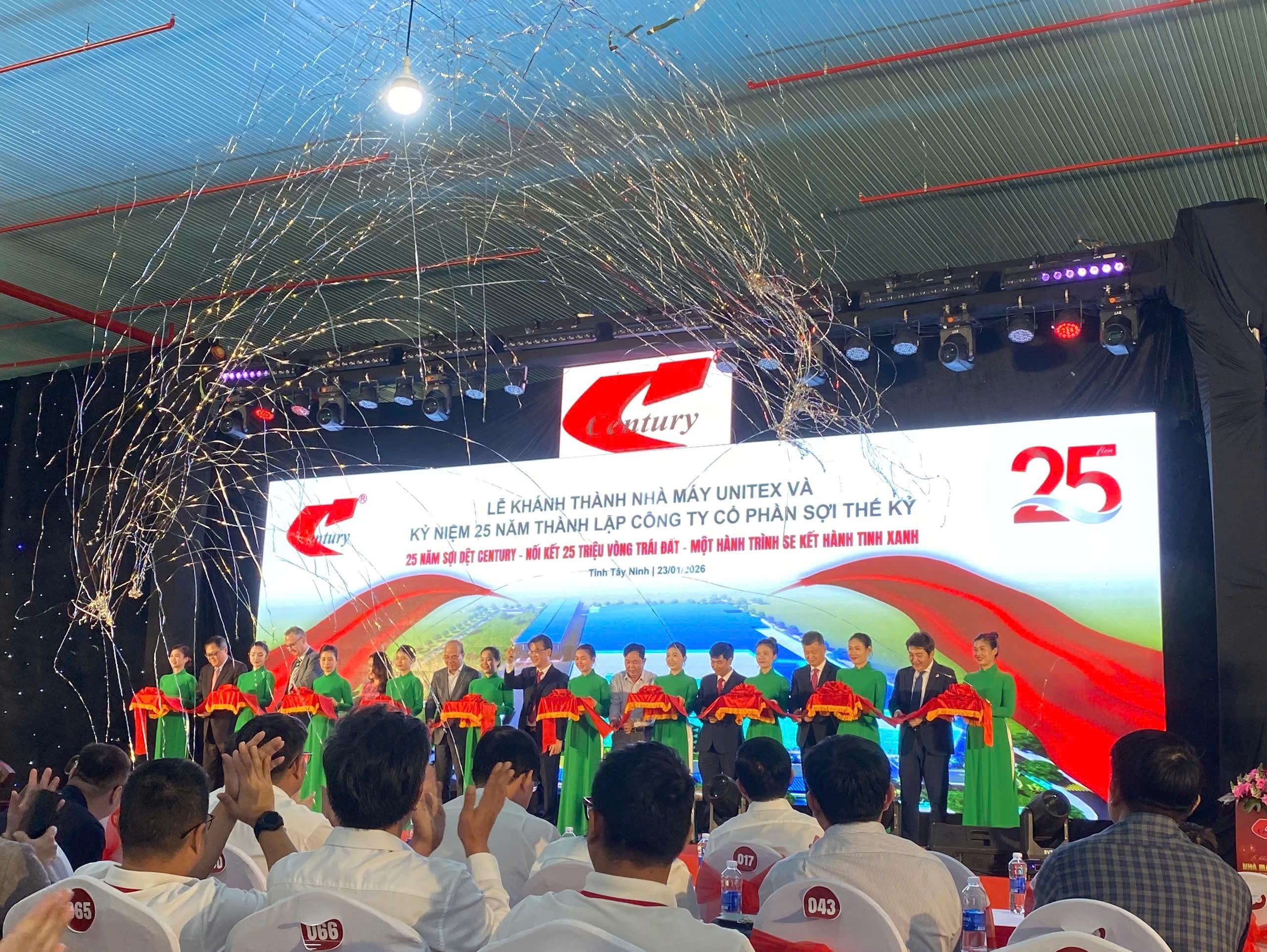 Sợi Thế Kỷ ra mắt nhà máy Unitex; Nhựa Bình Minh phá đỉnh lợi nhuận; CNC Group nuôi heo