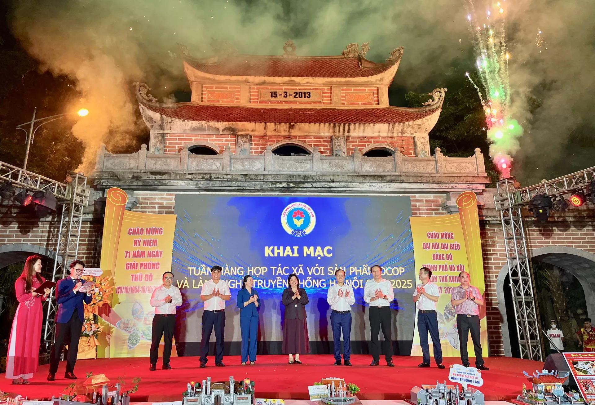 khai-mac-tuan-hang-hop-tac-xa-voi-san-pham-ocop-va-lang-nghe-truyen-thong-ha-noi