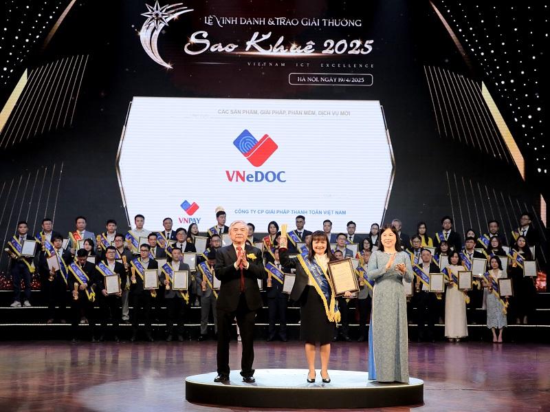 nen-tang-ky-hop-dong-va-van-ban-dien-tu-vnedoc-don-nhan-giai-thuong-sao-khue-2025