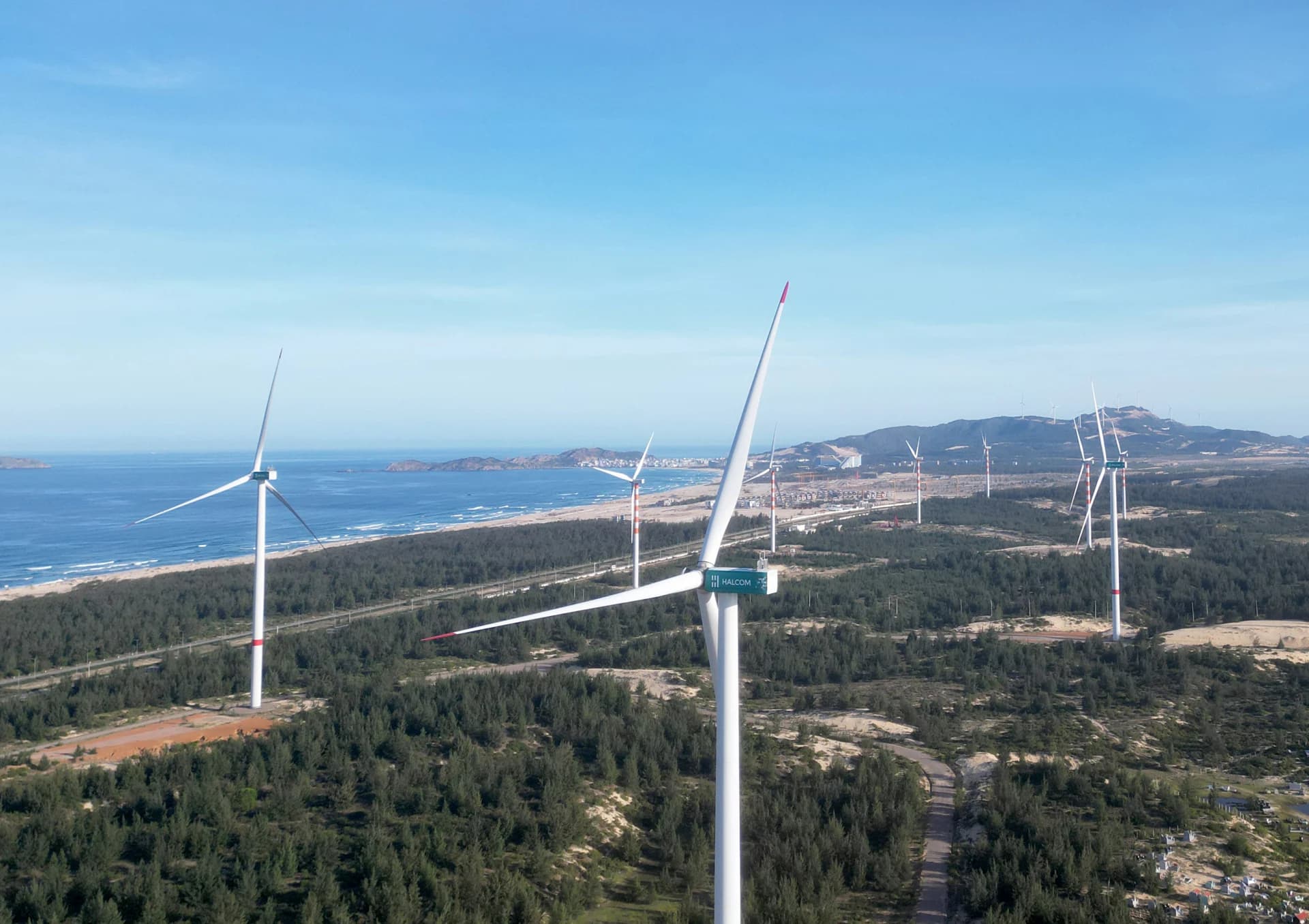 Doanh nghiệp Singapore muốn tham gia dự án điện gió nghìn tỷ tại Gia Lai