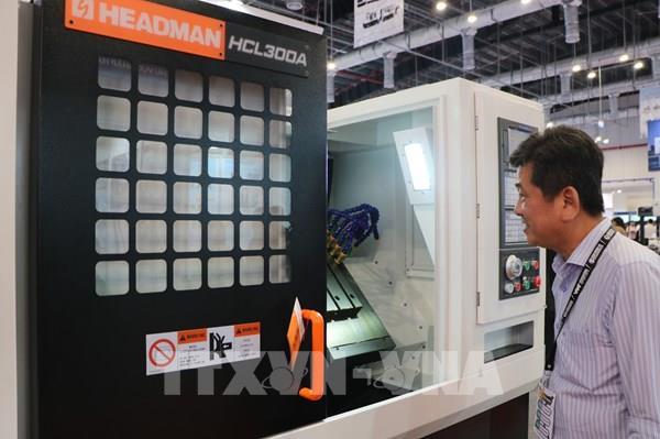 hon-800-gian-hang-tham-du-trien-lam-cong-nghiep-va-san-xuat-viet-nam-2025