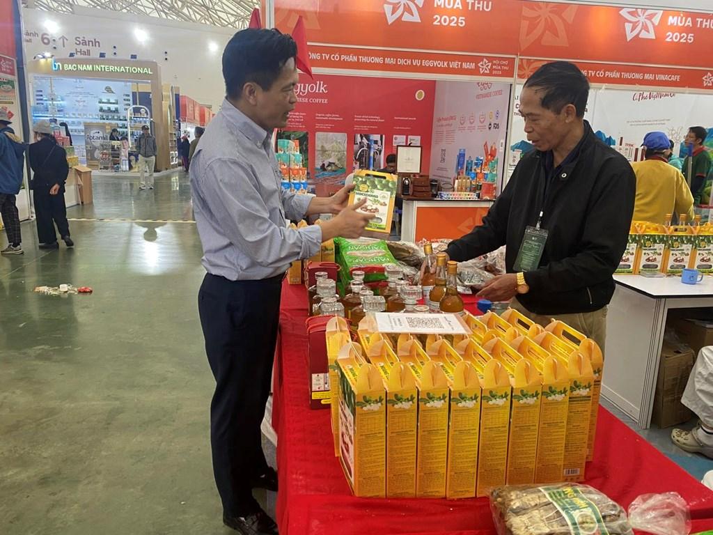 Hội chợ Mùa Thu 2025: Nhiều doanh nghiệp “cháy hàng”