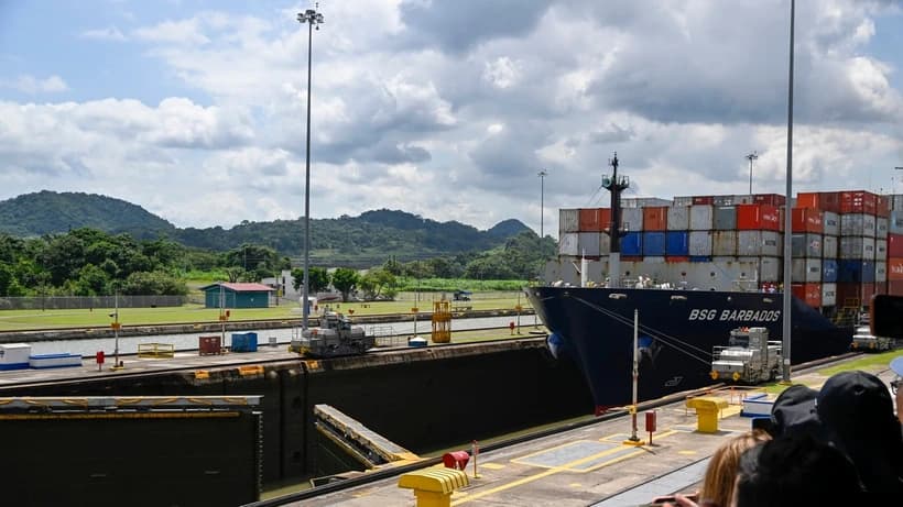 tau-cua-chinh-phu-my-duoc-mien-phi-khi-di-chuyen-qua-kenh-dao-panama