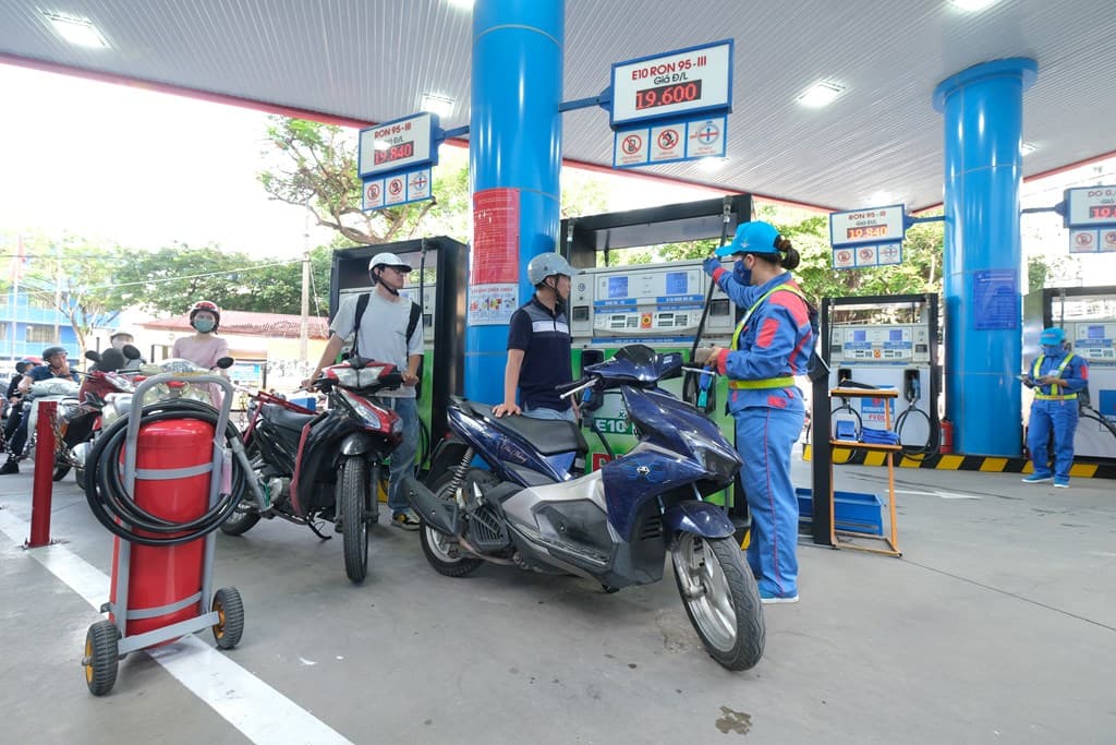 Hai “ông lớn” sớm chủ động giải pháp bán xăng E10RON95 trước lộ trình