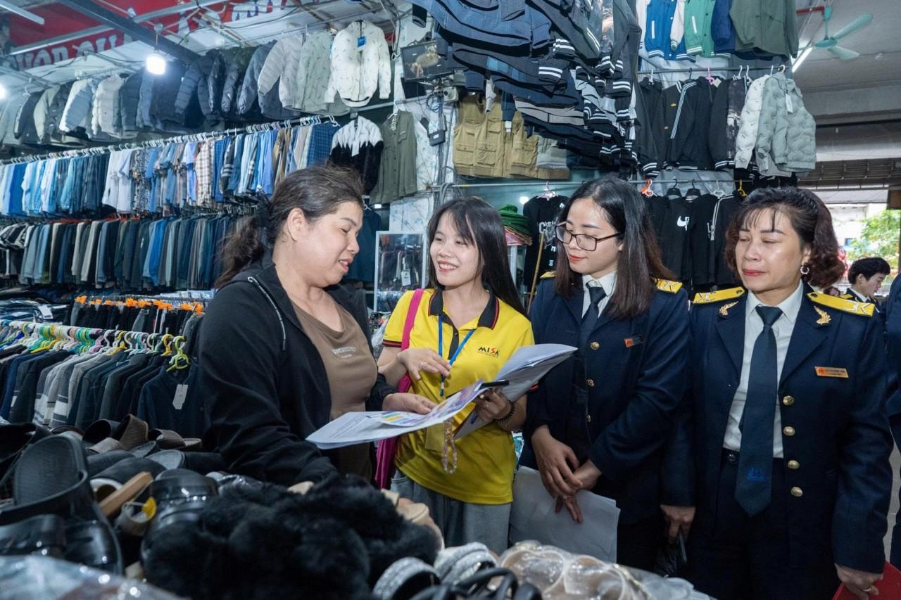 Hà Nội tiếp tục đồng hành, hướng dẫn hộ kinh doanh thực hiện tốt chính sách pháp luật thuế