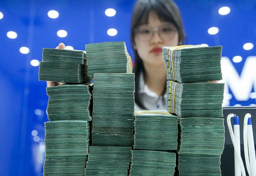 Dòng tiền đứng trước ngã rẽ trong "cuộc đua" lãi suất huy động