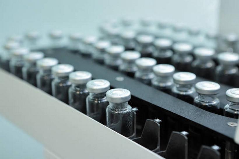 Tổng thống Mỹ Donald Trump công bố loạt thuế mới với thuốc, xe tải, đồ nội thất