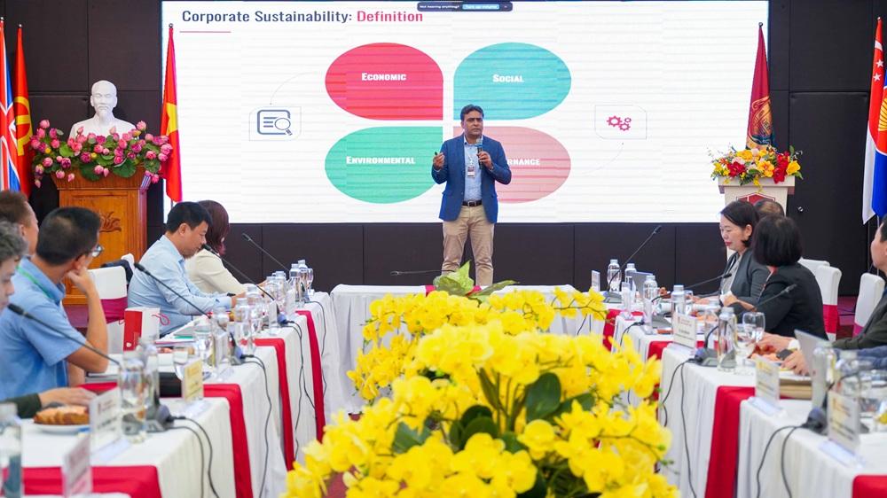 cong-nghe-va-phat-trien-ben-vung-dang-tai-dinh-hinh-quan-tri-doanh-nghiep