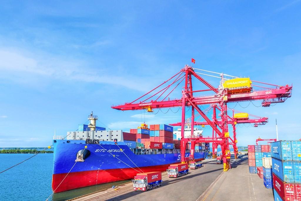 Doanh nghiệp vận tải biển lãi lớn, “chạy đua” mở rộng đội tàu