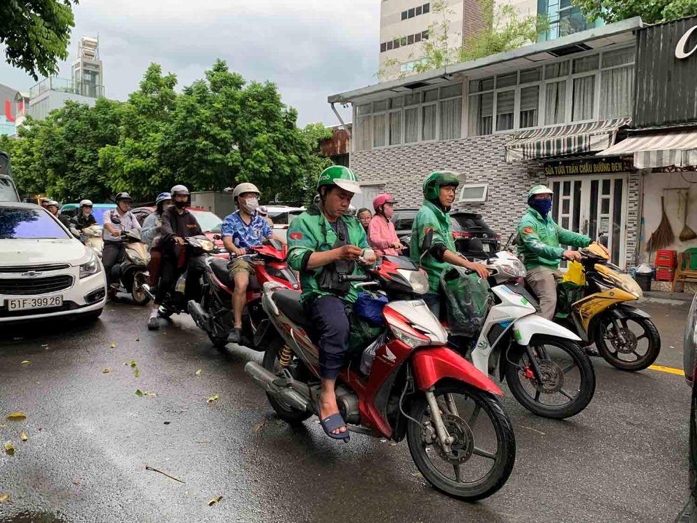 Bộ Xây dựng giao đầu mối xử lý kiến nghị chuyển đổi điện xe xăng