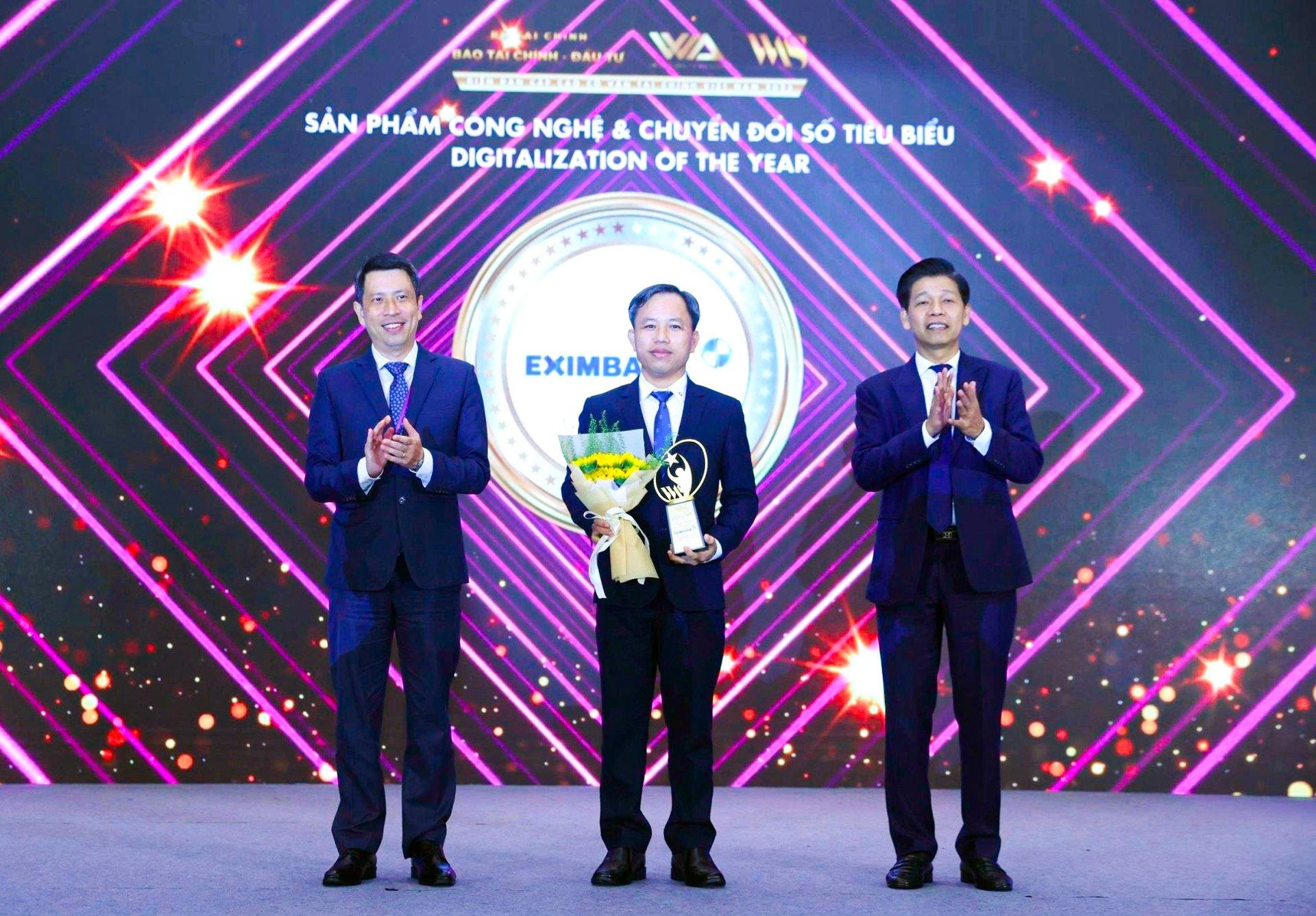 eximbank-lan-thu-3-lien-tiep-nhan-giai-thuong-san-pham-cong-nghe-va-chuyen-doi-so-tieu-bieu-nam-2025