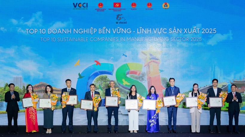 Vinamilk bứt phá ESG với danh hiệu "Ngôi sao SCI" và loạt giải thưởng danh giá 2025